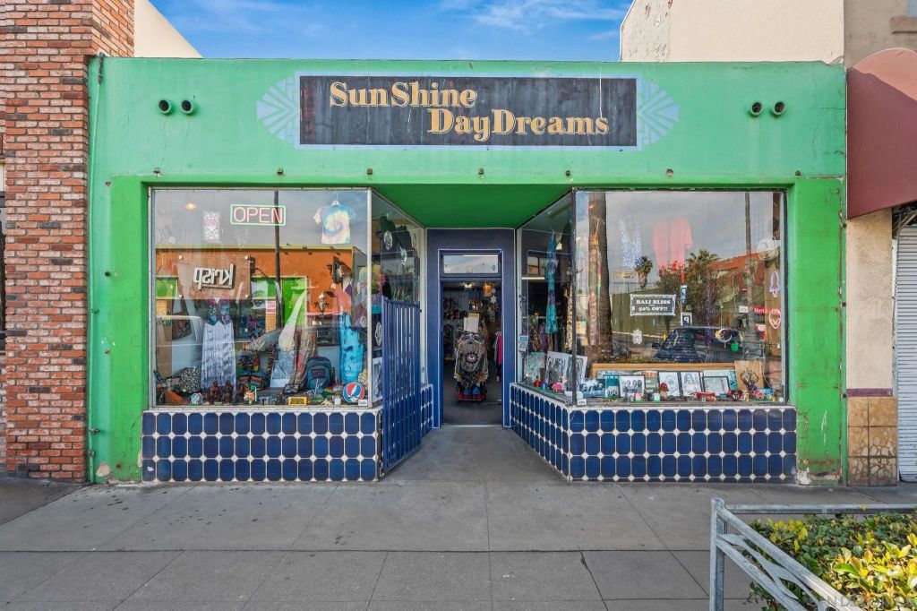 4975 Newport Ave., San Diego, CA 92107