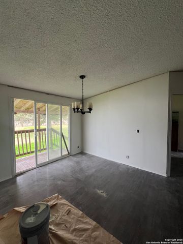 370 County Road 347, Hondo, TX 78861