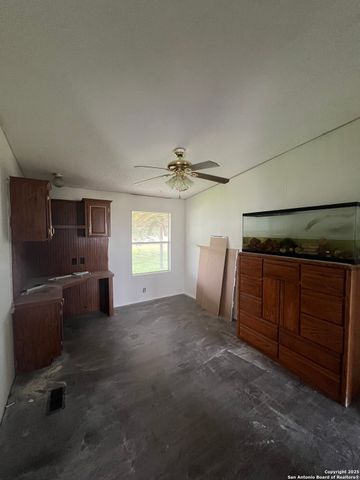 370 County Road 347, Hondo, TX 78861