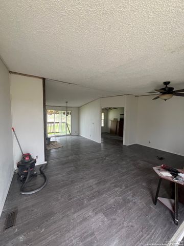 370 County Road 347, Hondo, TX 78861