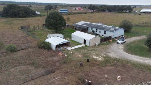 370 County Road 347, Hondo, TX 78861