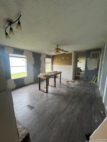 370 County Road 347, Hondo, TX 78861