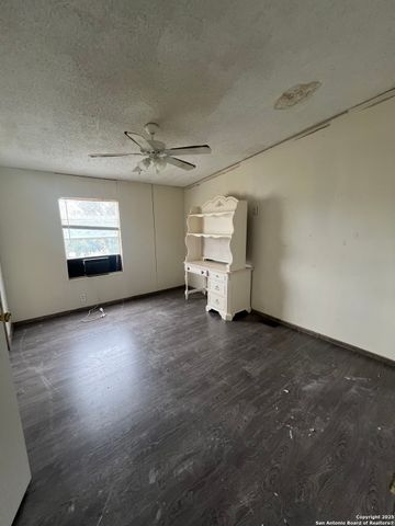 370 County Road 347, Hondo, TX 78861