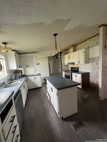 370 County Road 347, Hondo, TX 78861