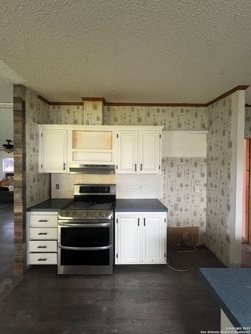 370 County Road 347, Hondo, TX 78861