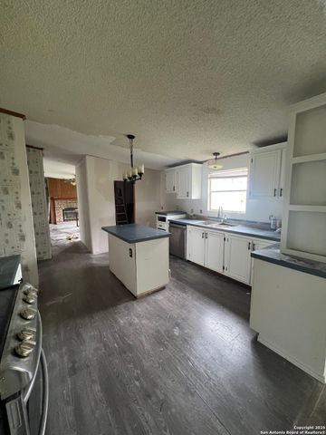 370 County Road 347, Hondo, TX 78861