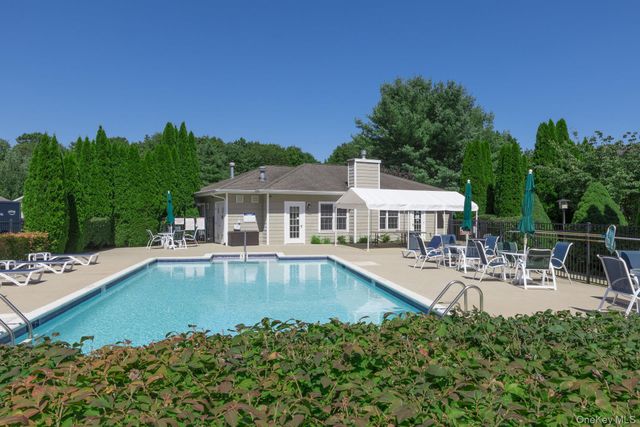 1204 Aerie Way 1204, East Quogue, NY 11942