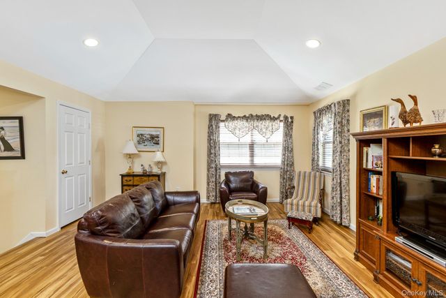 1204 Aerie Way 1204, East Quogue, NY 11942