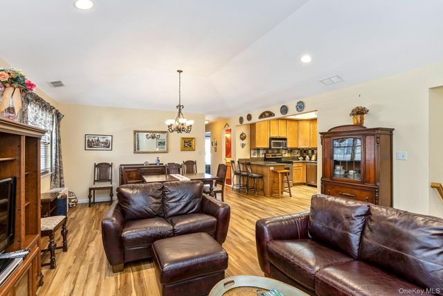 1204 Aerie Way 1204, East Quogue, NY 11942
