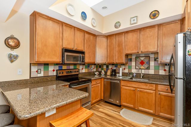 1204 Aerie Way 1204, East Quogue, NY 11942