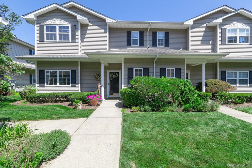 1204 Aerie Way 1204, East Quogue, NY 11942