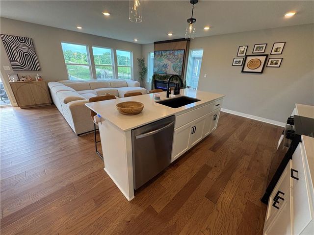 8705 SW Edgewater Drive, Blue Springs, MO 64064