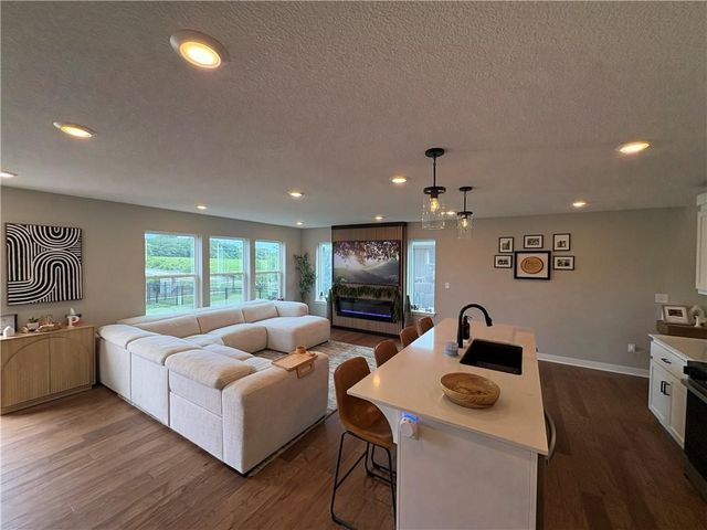 8705 SW Edgewater Drive, Blue Springs, MO 64064