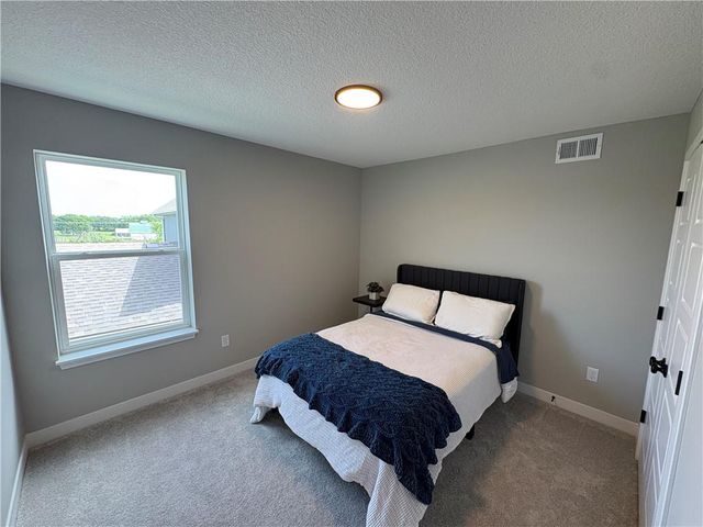 8705 SW Edgewater Drive, Blue Springs, MO 64064