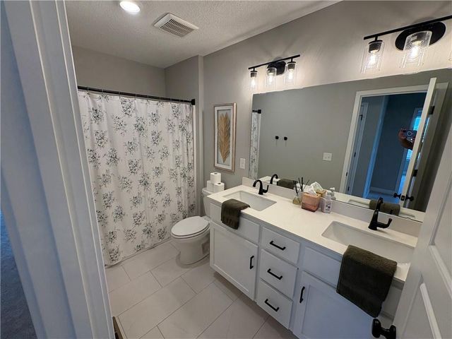 8705 SW Edgewater Drive, Blue Springs, MO 64064