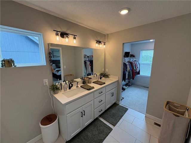 8705 SW Edgewater Drive, Blue Springs, MO 64064