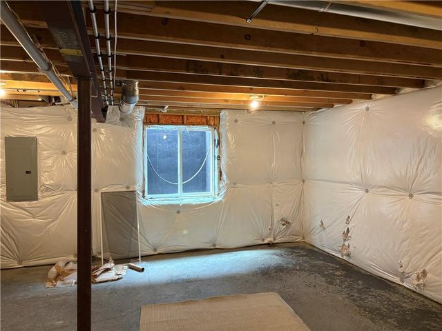 8705 SW Edgewater Drive, Blue Springs, MO 64064