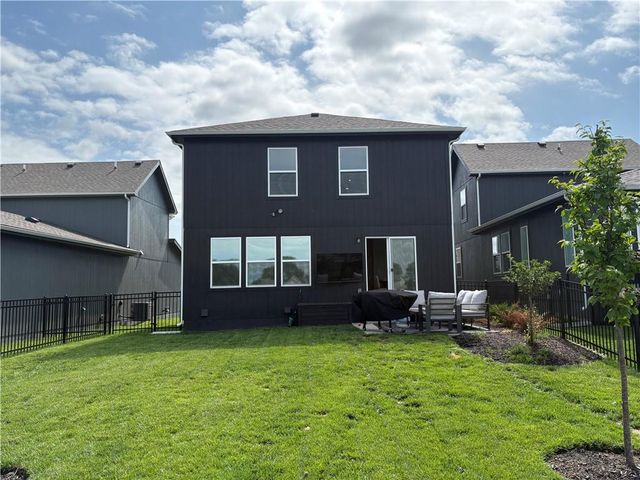 8705 SW Edgewater Drive, Blue Springs, MO 64064