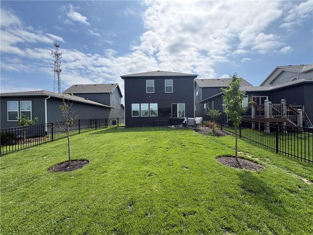 8705 SW Edgewater Drive, Blue Springs, MO 64064