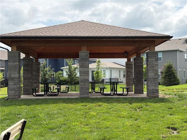 8705 SW Edgewater Drive, Blue Springs, MO 64064