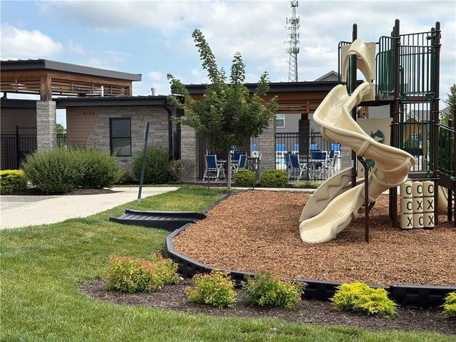 8705 SW Edgewater Drive, Blue Springs, MO 64064
