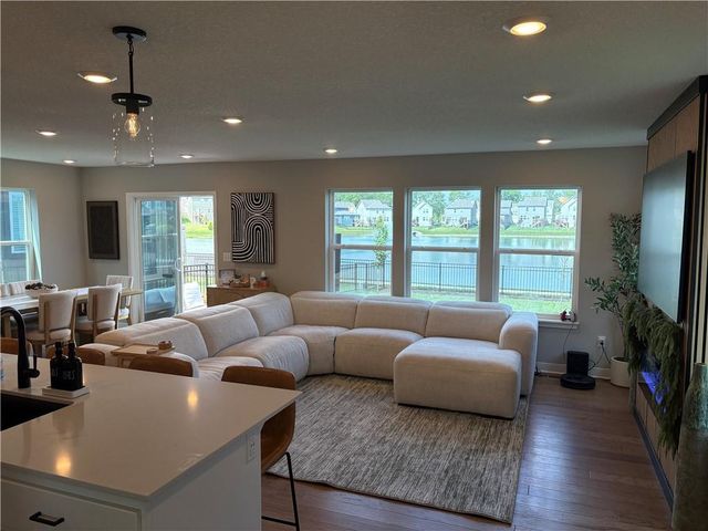 8705 SW Edgewater Drive, Blue Springs, MO 64064