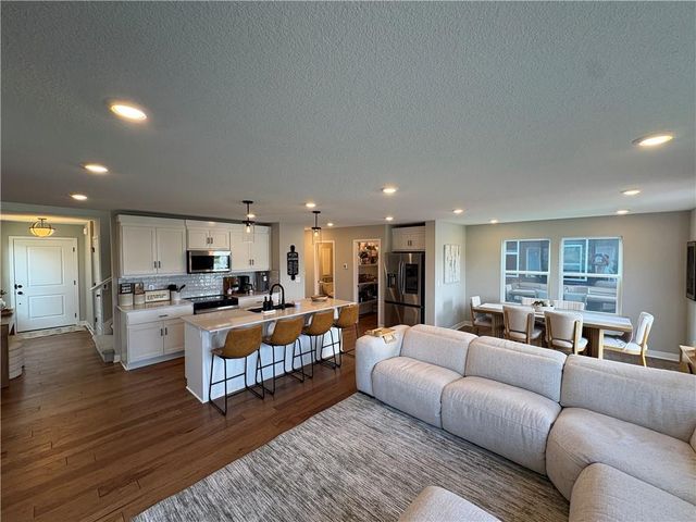 8705 SW Edgewater Drive, Blue Springs, MO 64064