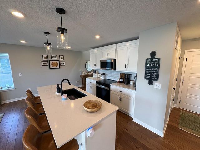 8705 SW Edgewater Drive, Blue Springs, MO 64064