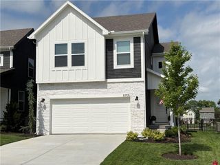 8705 SW Edgewater Drive, Blue Springs, MO 64064