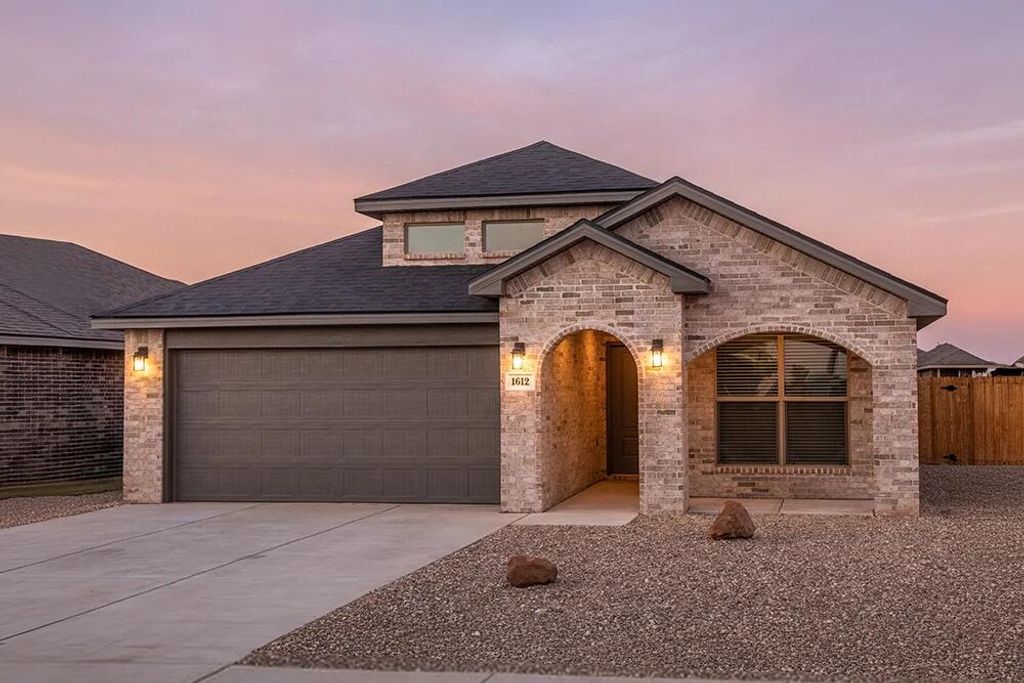 2413 Bryan Avenue, Wolfforth, TX 79382