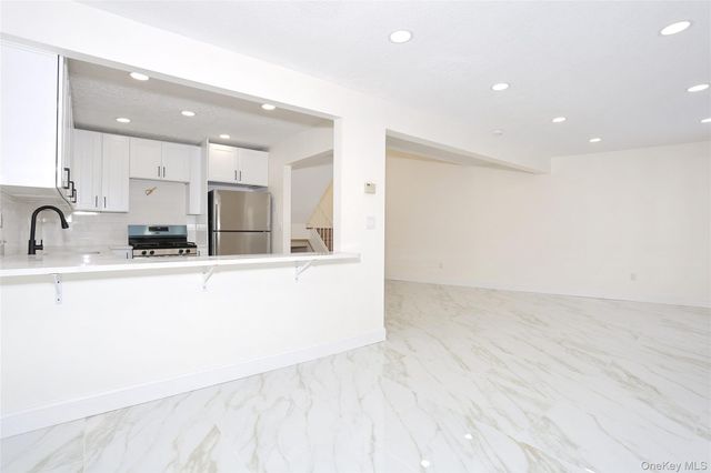 269 Treetop Circle, Nanuet, NY 10954