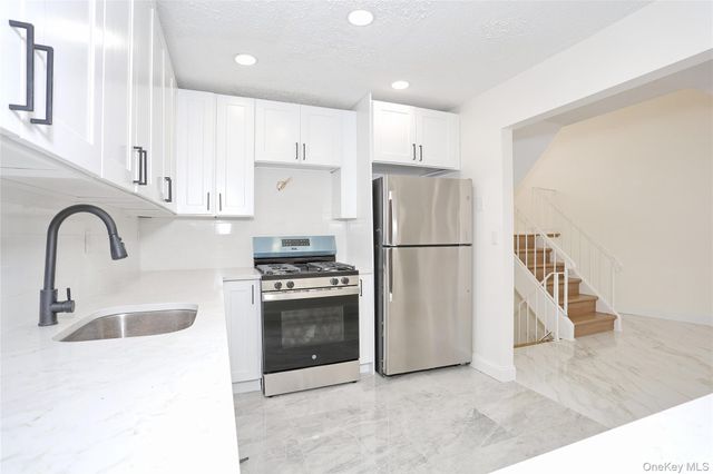 269 Treetop Circle, Nanuet, NY 10954