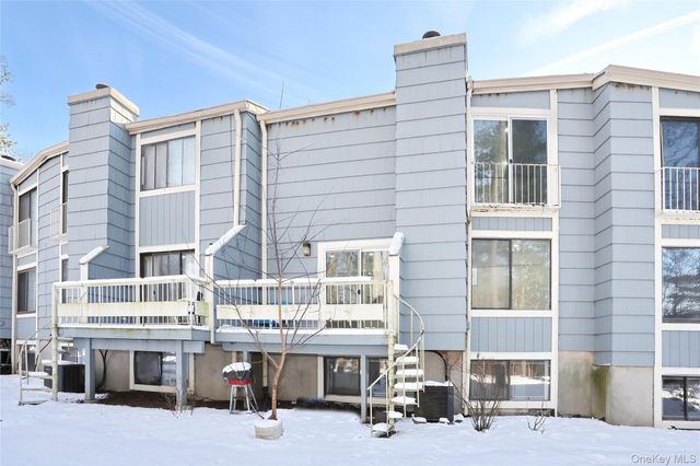 269 Treetop Circle, Nanuet, NY 10954