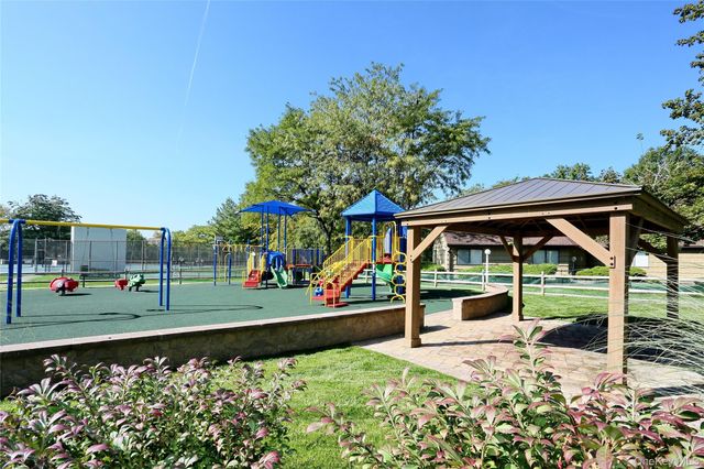 269 Treetop Circle, Nanuet, NY 10954