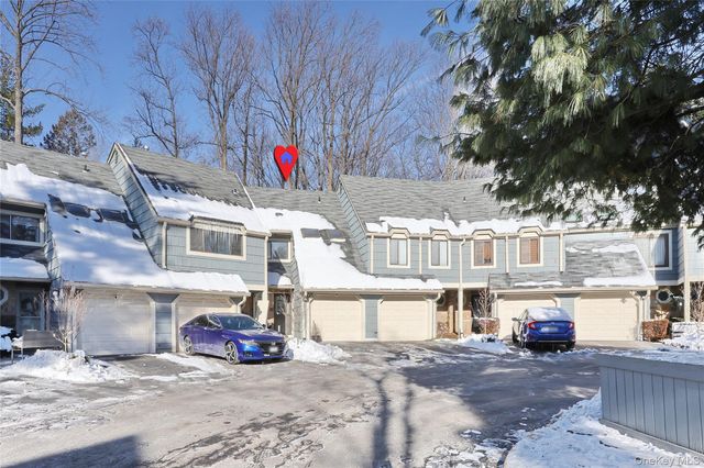 269 Treetop Circle, Nanuet, NY 10954