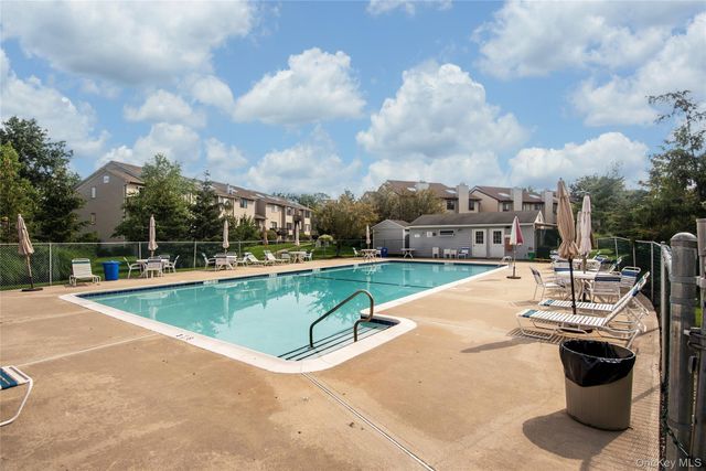 269 Treetop Circle, Nanuet, NY 10954