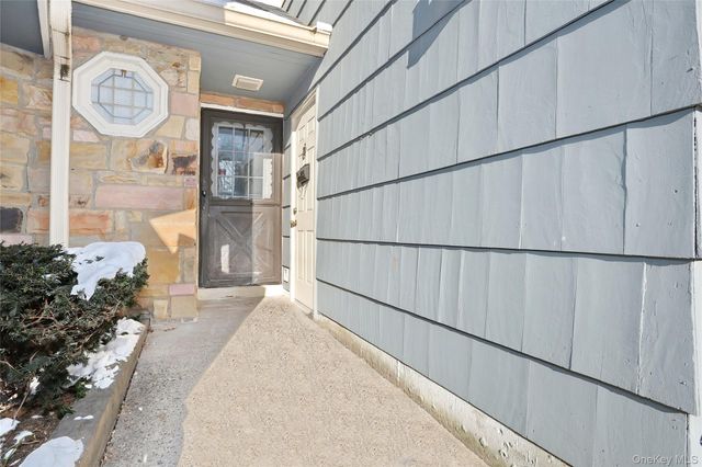 269 Treetop Circle, Nanuet, NY 10954