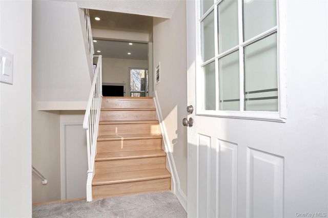 269 Treetop Circle, Nanuet, NY 10954