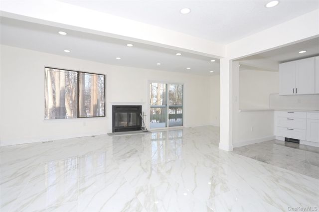 269 Treetop Circle, Nanuet, NY 10954