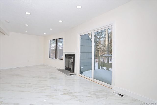 269 Treetop Circle, Nanuet, NY 10954