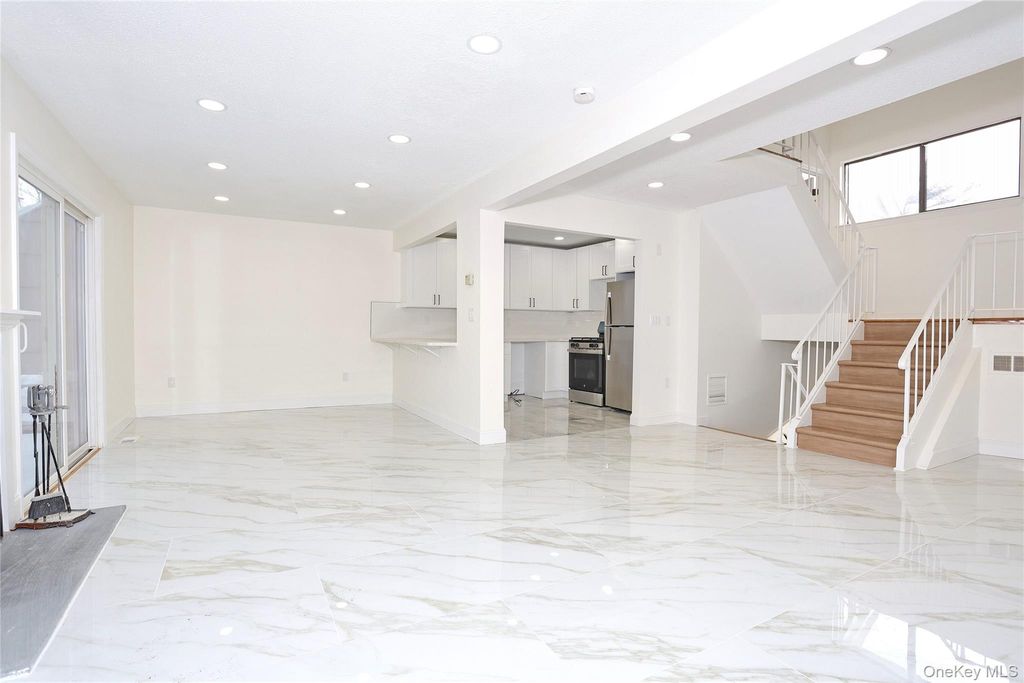 269 Treetop Circle, Nanuet, NY 10954