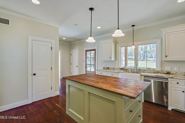 130 Bellemeade Drive, Clinton, MS 39056