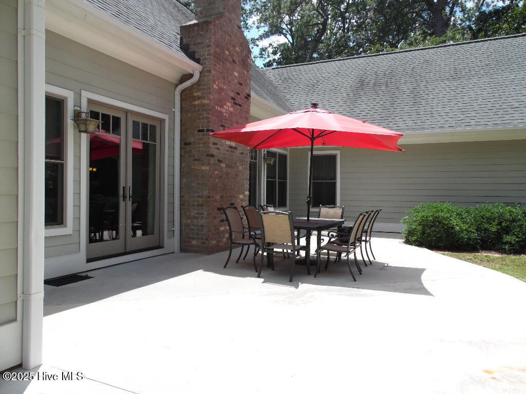 Image 15 of property listing at 680 N Bethesda Road, Southern Pines, NC 28387