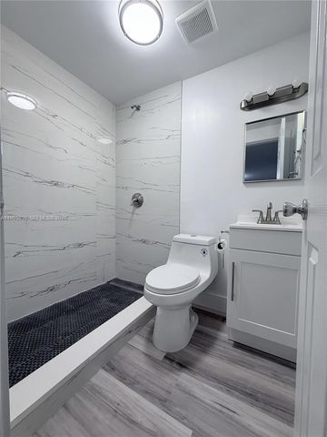 136 N Evergreen Dr, Lake Park, FL 33403