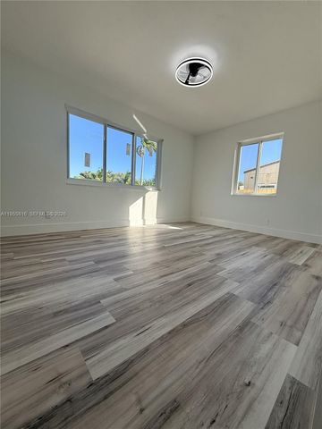 136 N Evergreen Dr, Lake Park, FL 33403