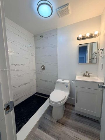 136 N Evergreen Dr, Lake Park, FL 33403