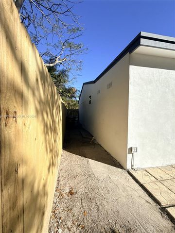 136 N Evergreen Dr, Lake Park, FL 33403