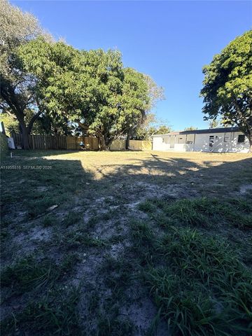 136 N Evergreen Dr, Lake Park, FL 33403