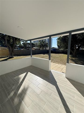 136 N Evergreen Dr, Lake Park, FL 33403