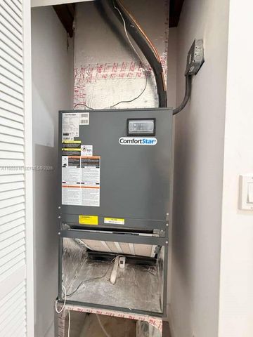 136 N Evergreen Dr, Lake Park, FL 33403